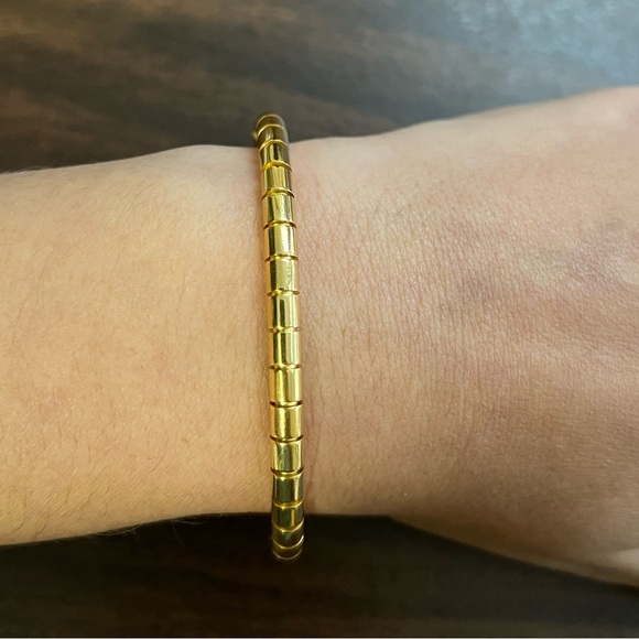 Gold plated stainless steel bangle bracelet - Picture 3 of 4